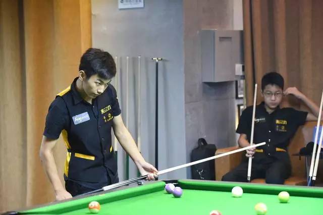 用脑踢球的 用脑踢球的