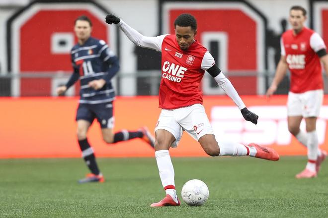 幅触球进行 幅触球进行